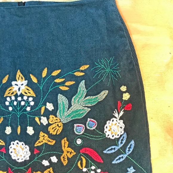 Simplee’s Pencil Skirt Corduroy BerryGo Bodycon Luxury Floral Embroidered Small - Picture 9 of 16